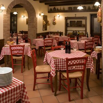 Sedia tradizionale Paesana in legno rosso con seduta impagliata