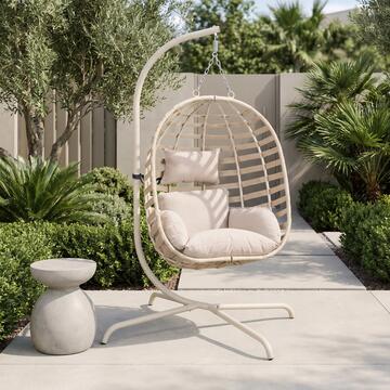 Poltrona Sospesa Coco in Fettuccia e Rattan Intrecciato Beige con Telaio in Ferro Verniciato e Cuscini Waterproof